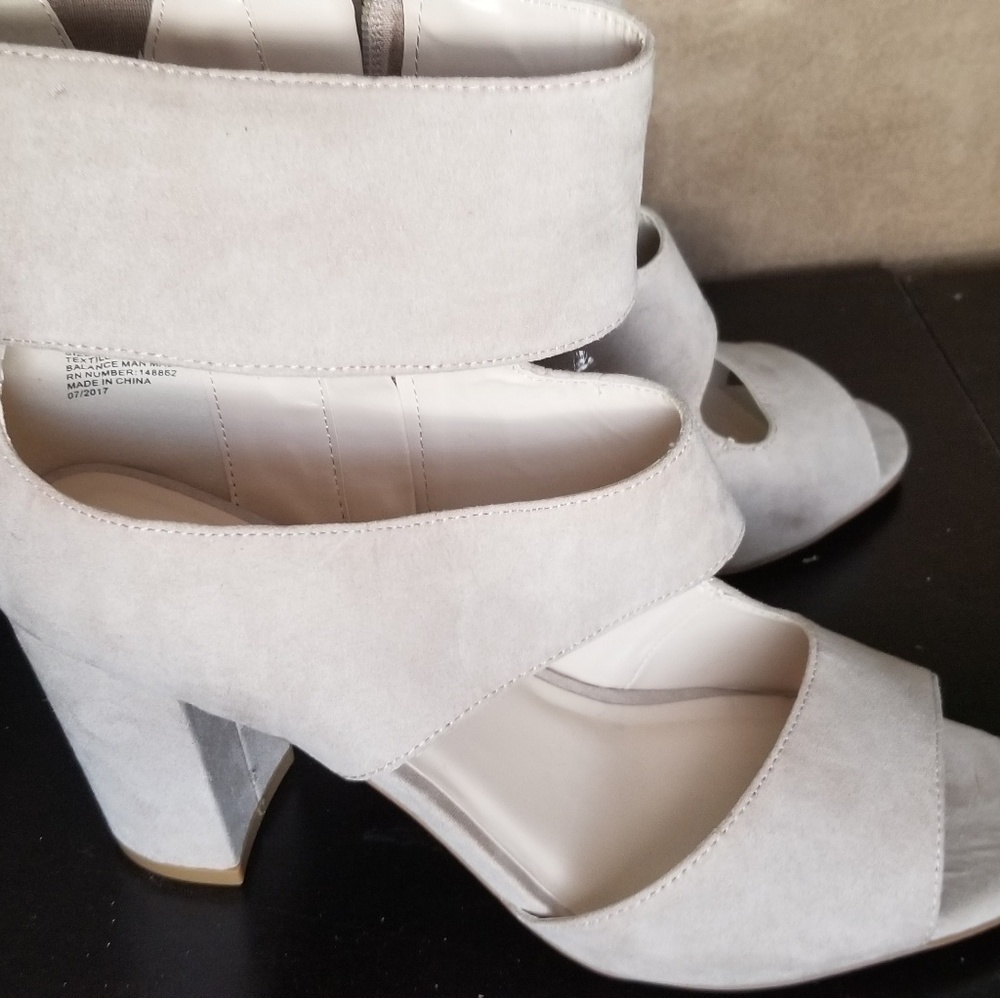 Never worn Torrid faux suede block heel/bootie
